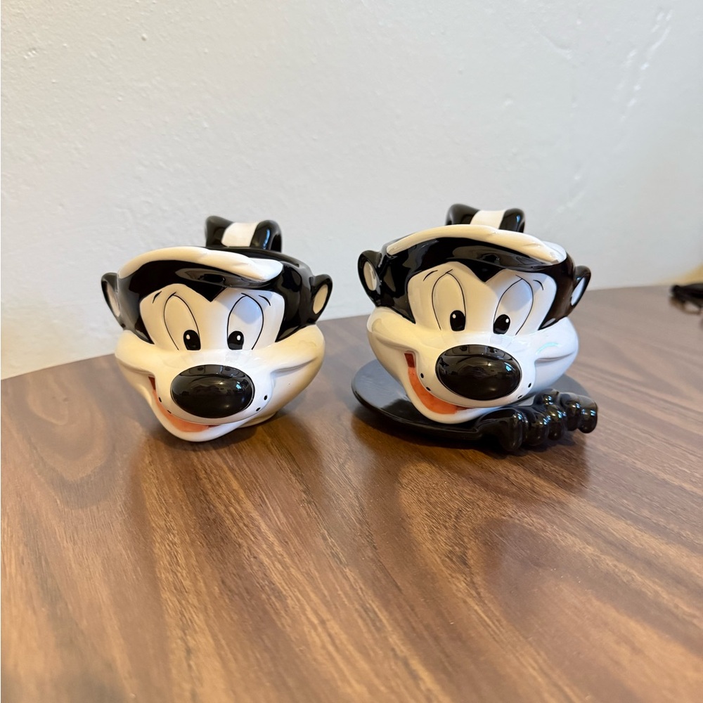 Vintage Pepe Le Pew cups